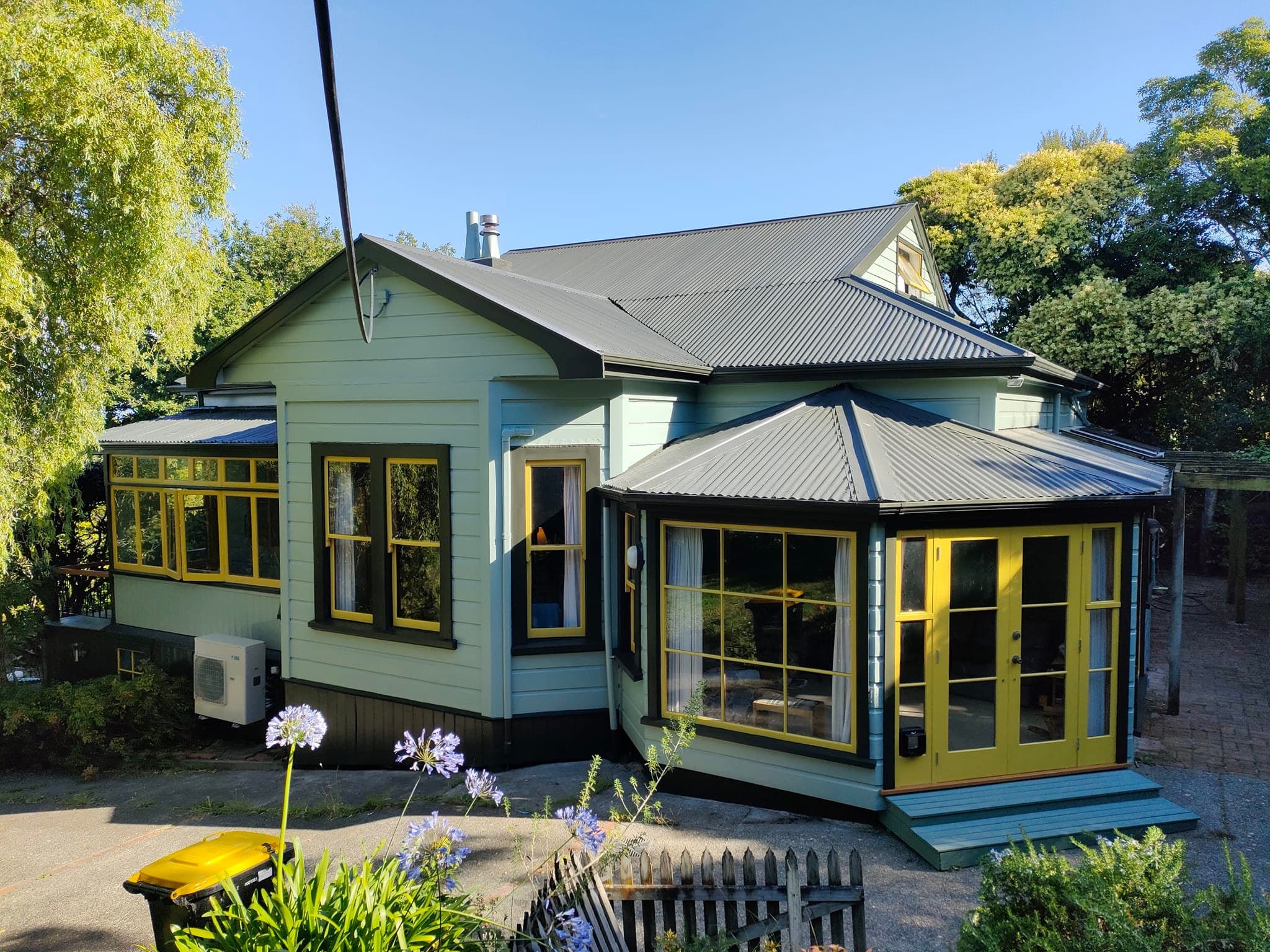 Holmes Decorating freshly painted exterior